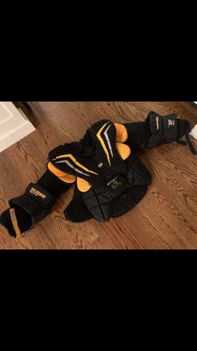Vaughn V7 Pittsburgh Penguins Pro Return