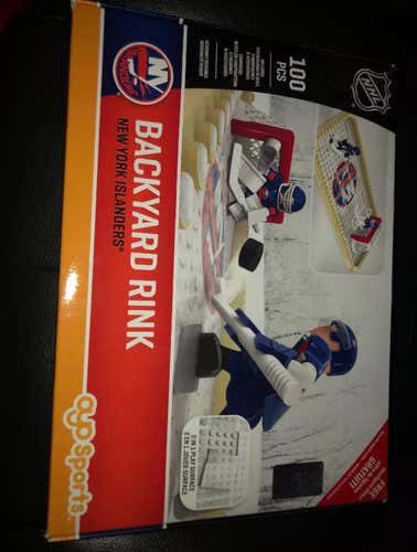 New York Islanders Backyard Rink And Two NHL Figure Blind Bags