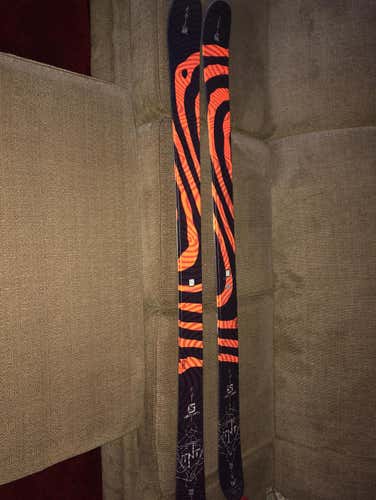 Brand New Salomon TNT Skis