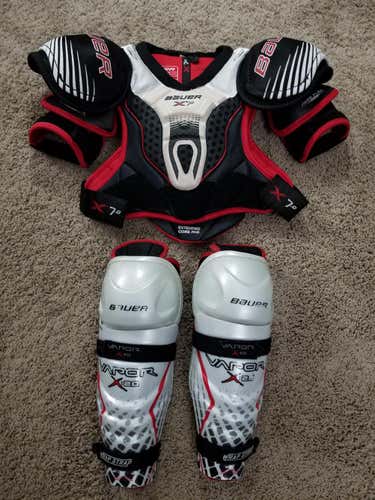 Bauer Vapor Shoulder Pads Junior Medium, shin guards 11" & CCM pants Jr Medium