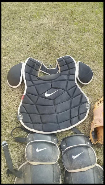 NIKE CATCHERS GEAR SIZE 16