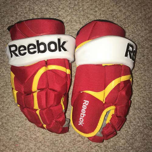 Brand New Pro Stock Calgary Flames Reebok Hockey Gloves 14"