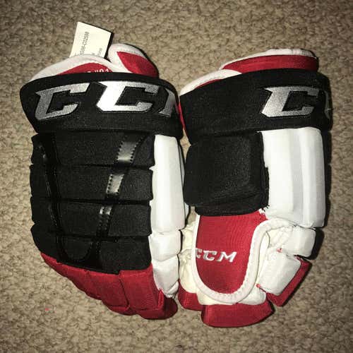 Brand New Marian Hossa Chicago Blackhawks 2015 Winter Classic CCM Pro Stock Hockey Gloves