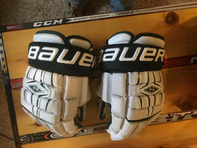 Bauer Nexus PRO 14” White W/green