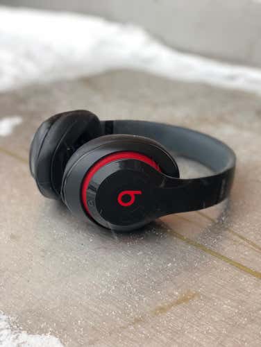 Beats Studio 2 Wired Headphones (EXCELLENT CONDITION)