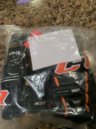 New CCM Tacks 4 Roll Pro Gloves Junior