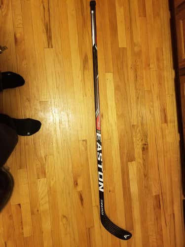 Easton Synergy 450 Stick Righty Mid Senior