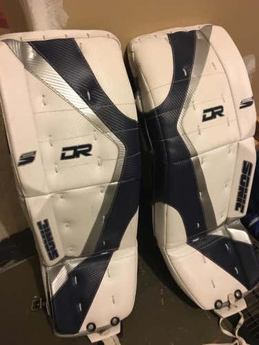 [ALMOST NEW] 30” Goalie Pads