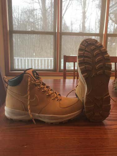 *Used But Great Condition* Nike Minoa Boots Sz 10 W/ Box