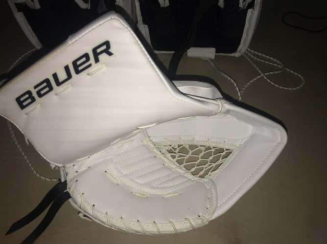 Bauer 1S Catching Glove - Brand NEW