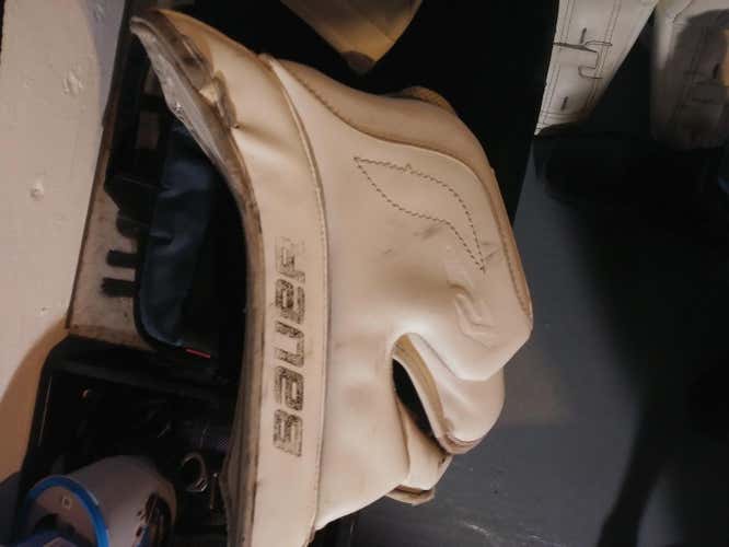 Bauer 4000 Blocker Regular Senior