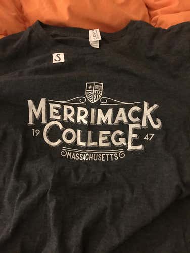 New Small Merrimack Gray Longsleeve