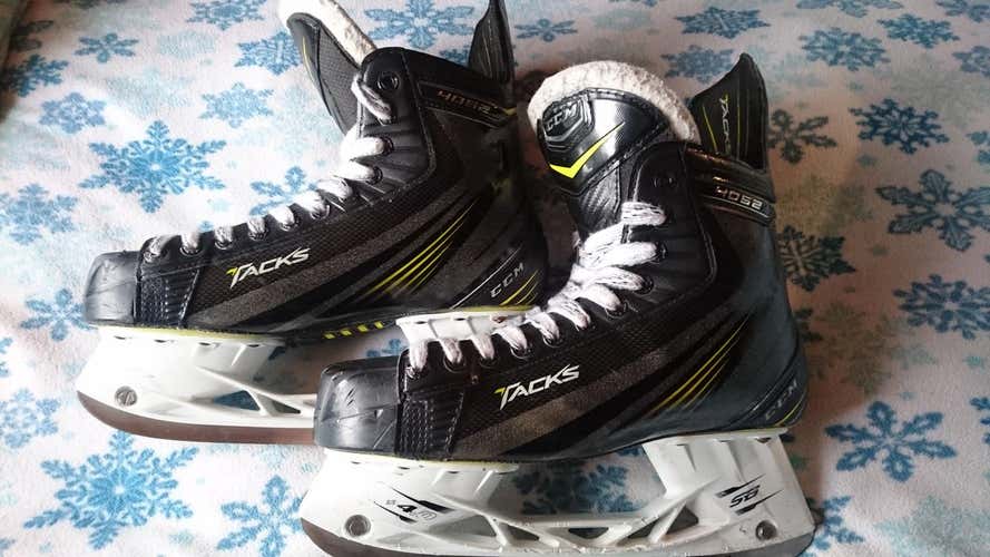CCM Tacks 4052 Skates Senior Size 8