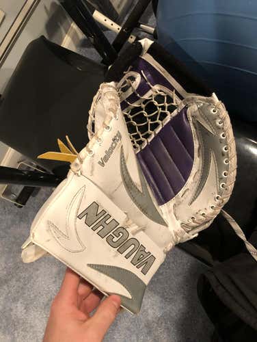 Vaughn Velocity Goalie Glove Senior