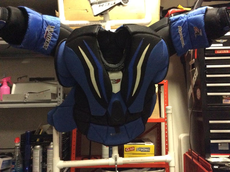 Vaughn V7 XR Pro Spec Pro Carbon Goalie Chest Protector Large