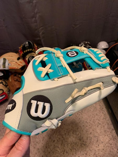 New With Tags Wilson A2000 Feb 2018 Glove Of The Month GOTM 11.5”