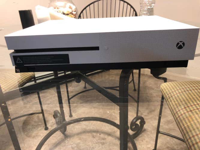 Brand New Xbox 1 White And Controller