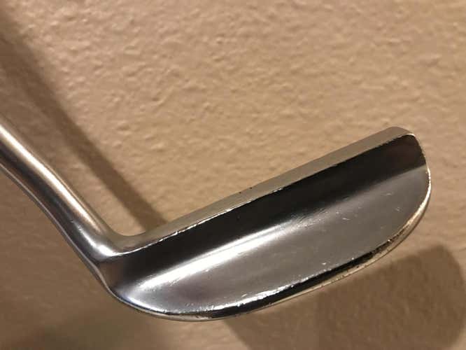 The Wilson 8802 33-inch Putter with Winn grip