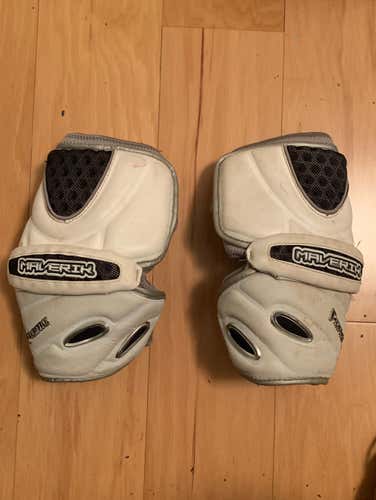 Maverick Rome Size Large