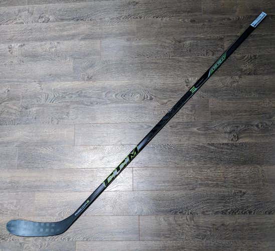 New RH PRO STOCK CCM Ribcor Reckoner 90 Flex P28 McDavid Curve