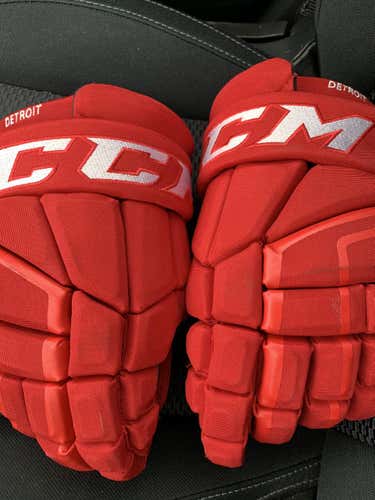 CCM Gloves Senior Pro Stock