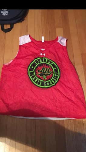 All 6 pinnies and 2 pairs of shorts