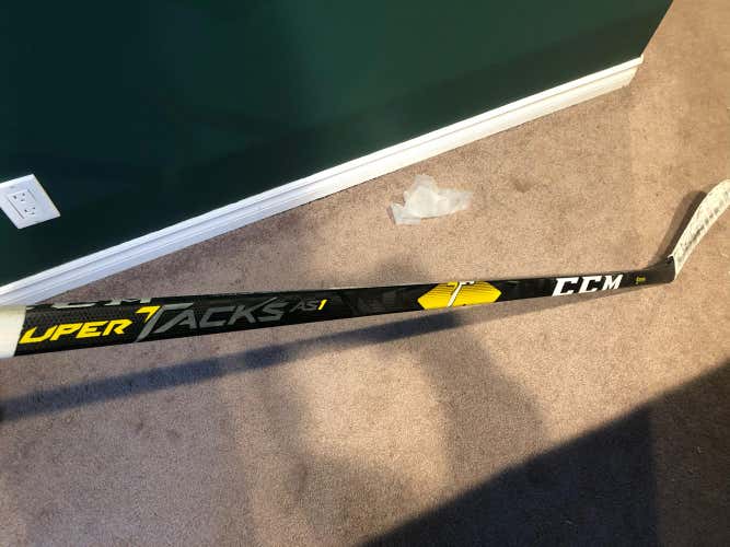 CCM SUPERTACKS AS1 SR STICK. GOOD USED CONDITION 75 P28 L