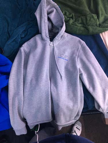 2 Lightly Used Vineyard Vines Sweatshirt. Size medium