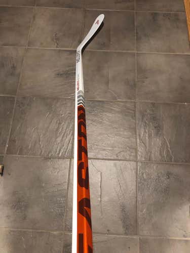 Used Once Easton Mako II Stick Righty Mid Senior P3 Hall
