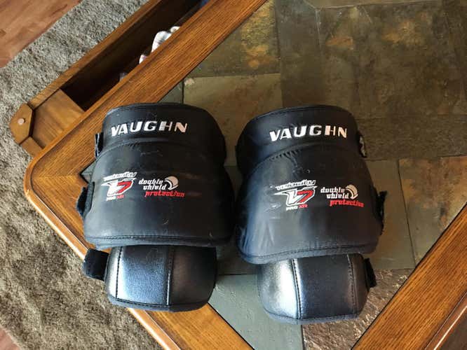 Vaughn Goalie Velocity V7 Pro XR Knee Pads