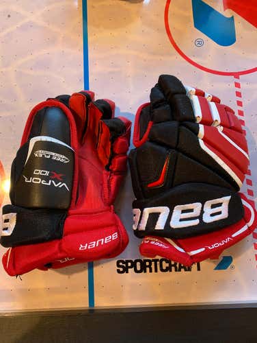 Black&Red Bauer Hockey Gloves