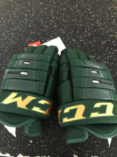 New CCM Classic Pro 4-Roll Gloves Junior 10"