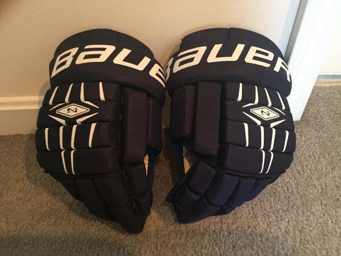 Bauer Nexus 400 Gloves
