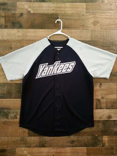 Majestic MLB Baseball NEW YORK YANKEES Alternate Lettering Embroidered Button Jersey