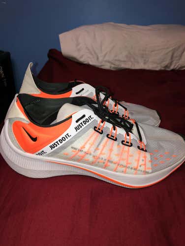 Nike EXP-14 Size 10 Running Shoes