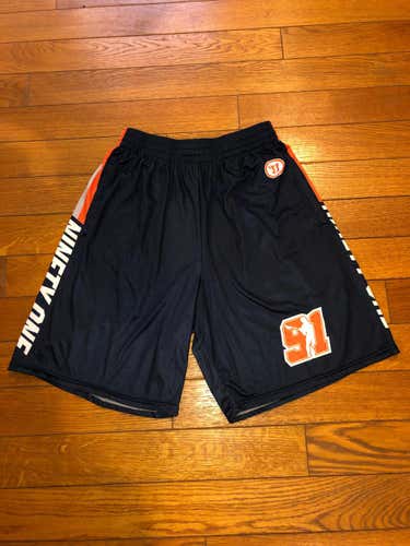 Mens Team 91 Navy Shorts. Size L.
