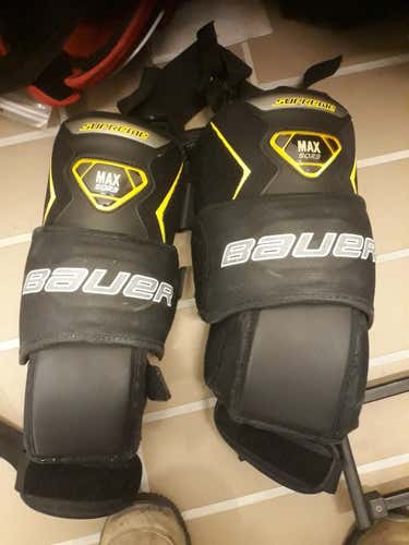 Bauer Supreme Knee Guards