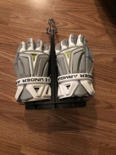 Brand New Medium Under Armour Bio Fit Gloves