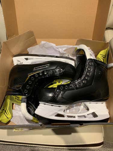 Brand New Bauer Ignite Pro Senior Hockey Skates Size 8 D W/2S Tongue + BLACK STEP STEEL