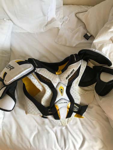 Bauer Supreme Totalone Shoulder Pads