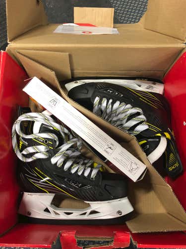 New CCM Super Tacks Skates Senior Size 6.5D
