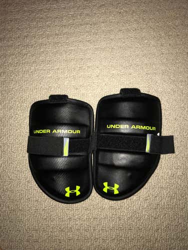 Under Armour Bicep Pads