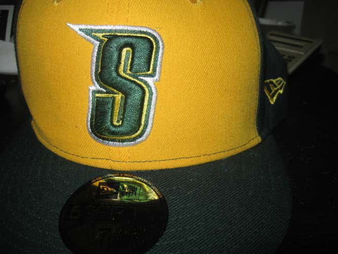 SIENA SAINTS NEW ERA FITTED HAT(7 3/8) EMBRIODED!