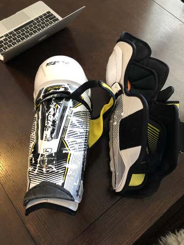 CCM Super Tacks Shin Pads Senior