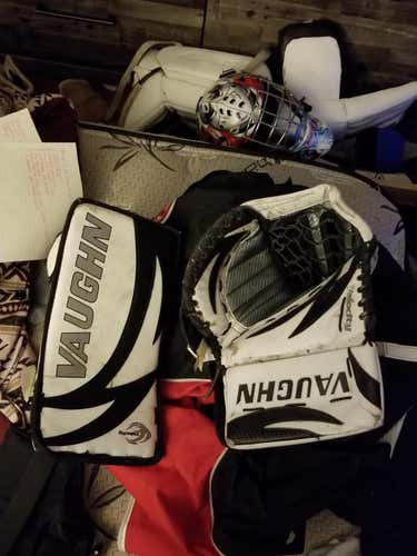 Vaughn Goalie Glove & Blocker Full Right Senior