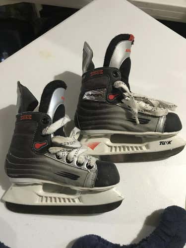 Bauer Vapor XXX Skates Youth Size 12