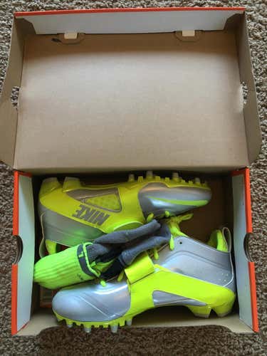 New Nike Huarache 3 LX Cleats sz 10.5