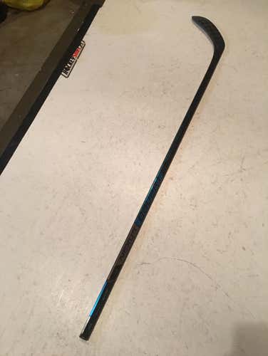 Bauer 2N Pro RH Grip P28 Senior