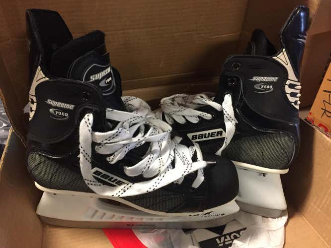 New Bauer Supreme 7000 Skates Senior Size 7.5