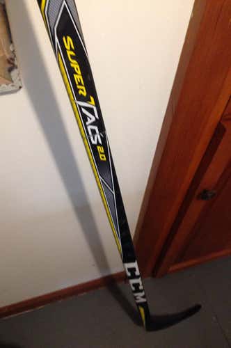 CCM SuperTacks 2.0 Right P28 85 Flex Grip